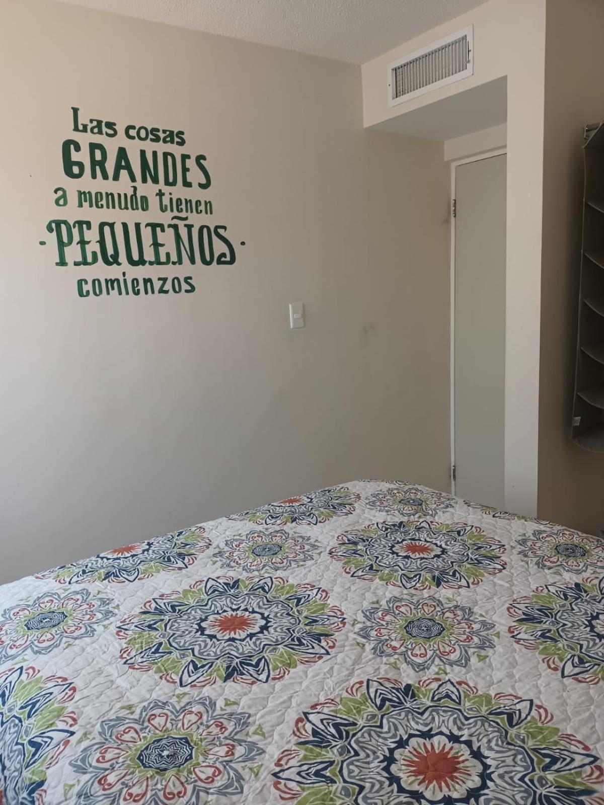Airport Hostel, Mexico