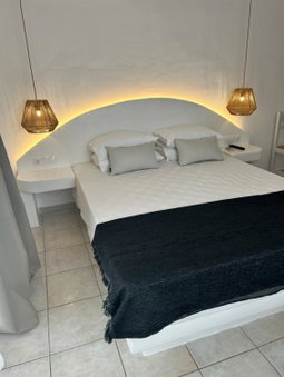 Apollonia Studios, Plaka, Greece
