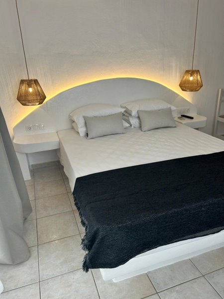 Apollonia Studios, Plaka, Greece