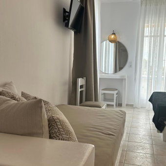 Apollonia Studios, Plaka, Greece