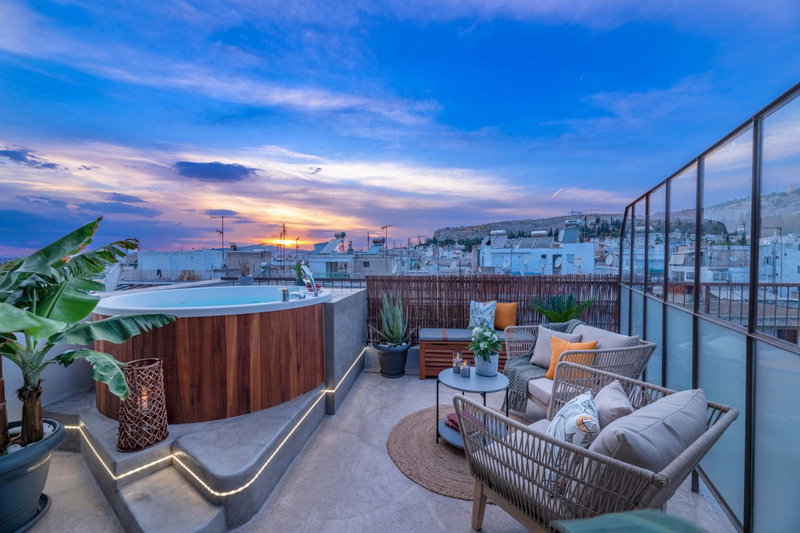 TopFloor Getaway Balcony&Hot tub+Acropolis view, Athens, Greece