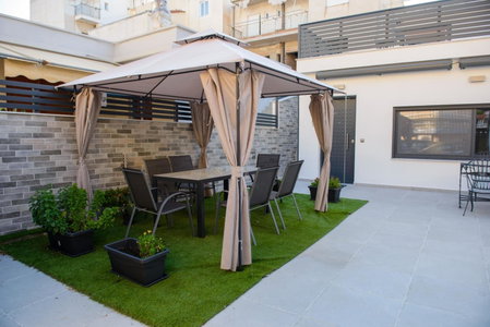 Casa d' Irene near airport, 200 mtrs from the beach, Artemis center, Artemida, Greece