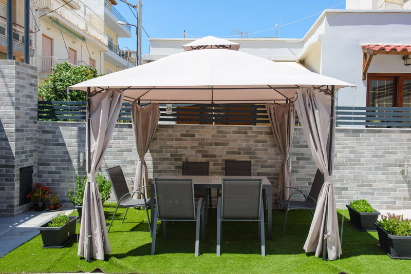 Casa d' Irene near airport, 200 mtrs from the beach, Artemis center, Artemida, Greece