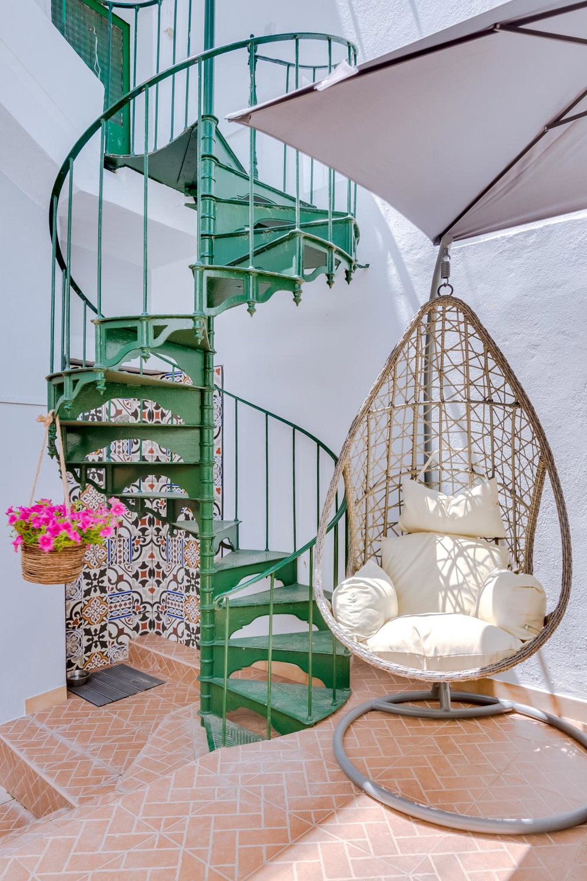 Groundfloor, Portugal