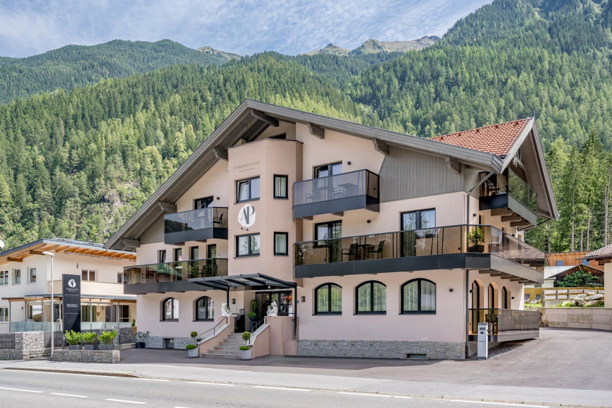 Hotel · Appartements Perberschlager, Oetz