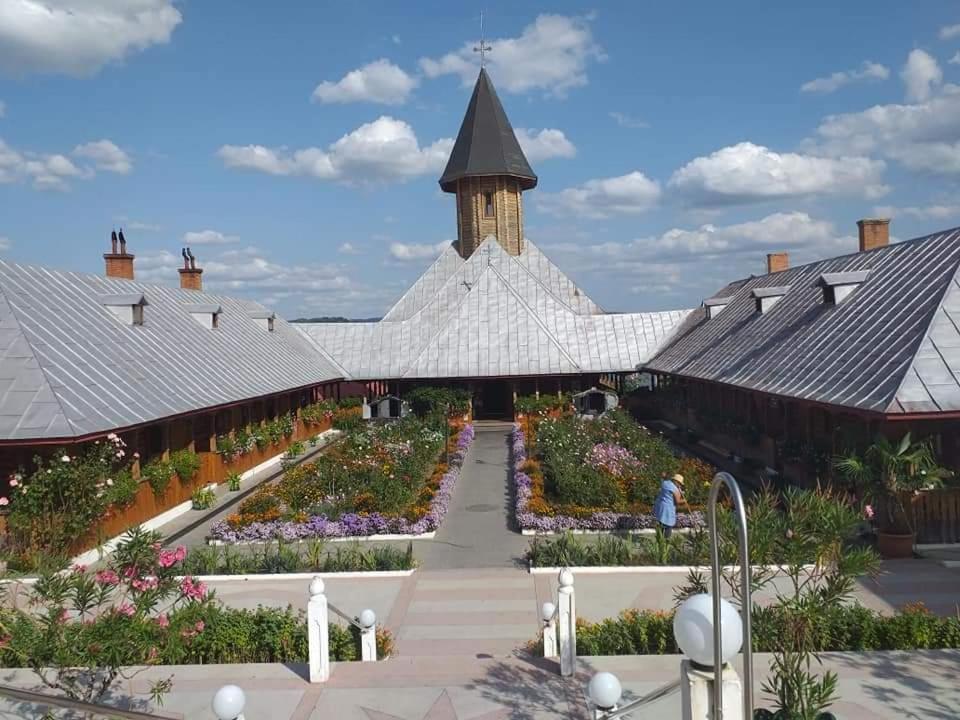 Casa Adelin, Romania