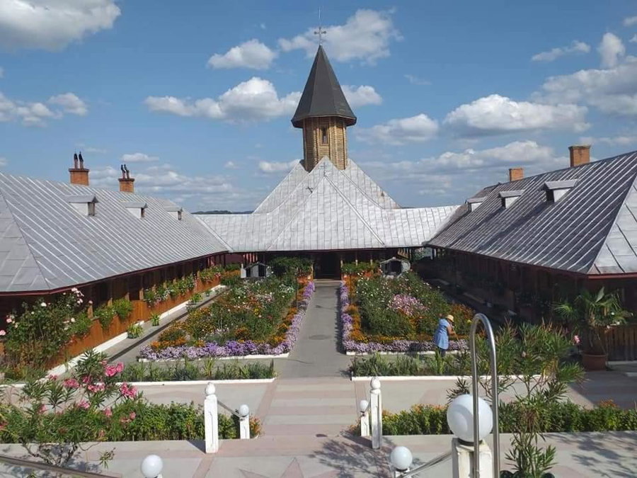 Casa Adelin, Eşelniţa, Romania