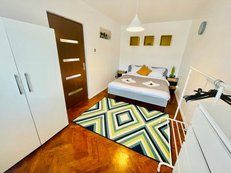 Modern place to Stay-self check-in nonstop 24h-wifi, Reşiţa, Romania
