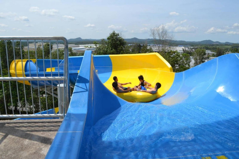Melaka AFamosa Resort D'amour Comfortable and Healing With Theater Projector Private Villa With Garden View Swimming Pool Seasonal Christmas Theme, Kampong Pulau Sebang, Malaysia