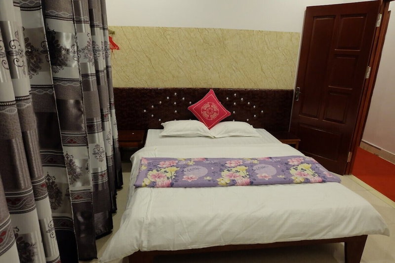 Tuan Tu Hotel, Hanoi, Vietnam