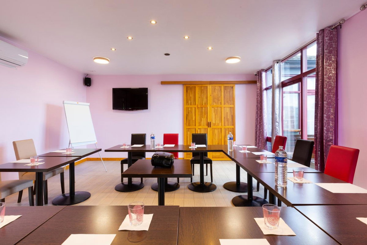 FH Confort Hotel Orléans Co'met, France