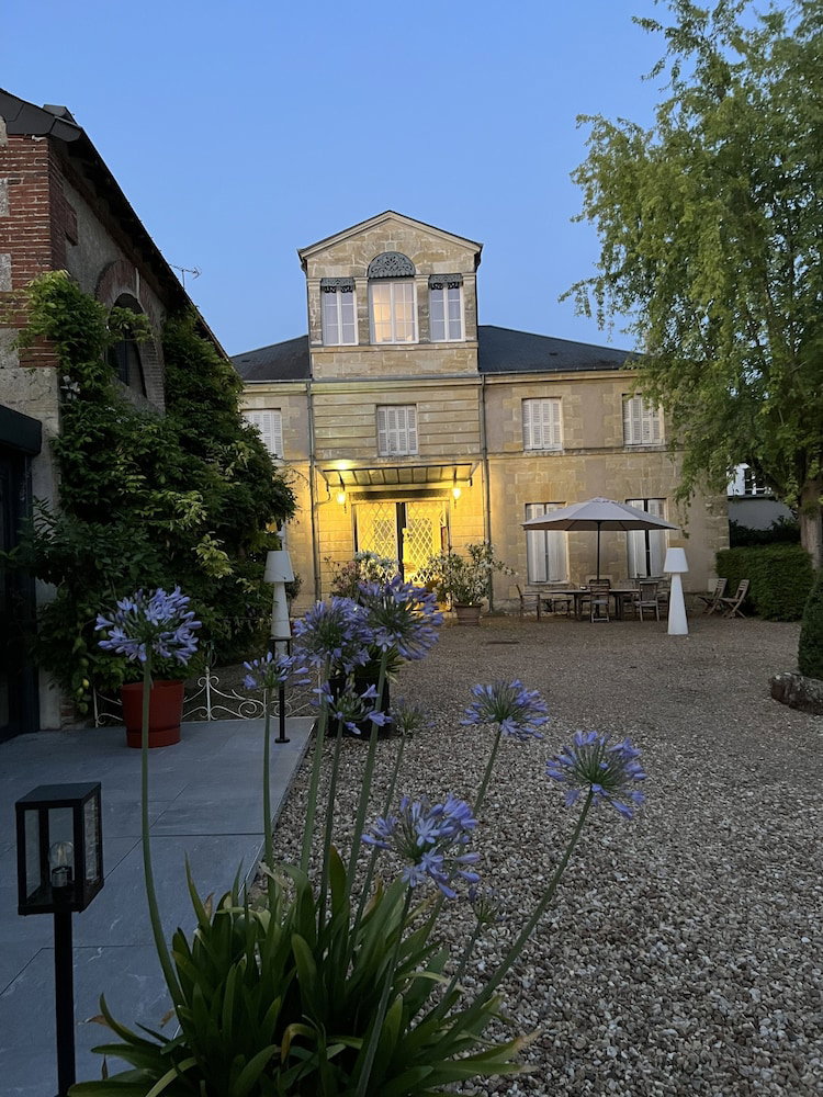 Hotel · Chambres d'hôtes & SPA Les Perce Neige, Vernou-sur-Brenne