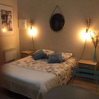 Chambre dans dépendance Maison de Ville + abri vélos, Saumur, France