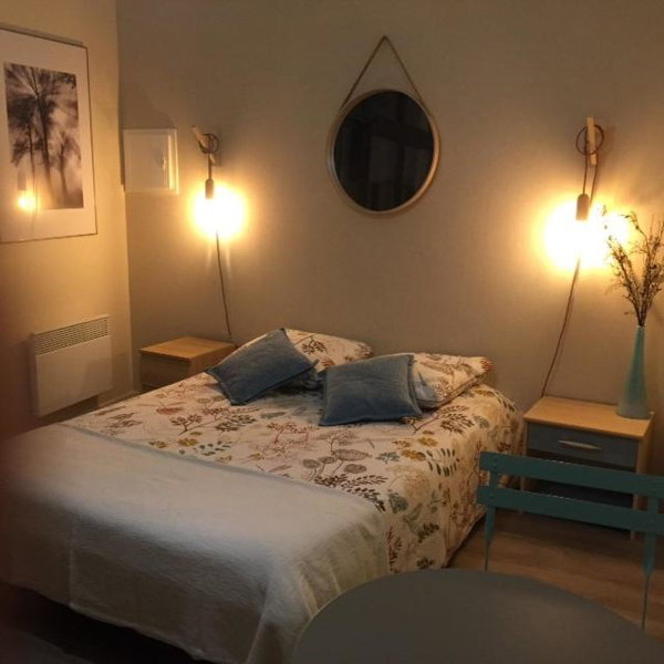 Chambre dans dépendance Maison de Ville + abri vélos, Saumur, France