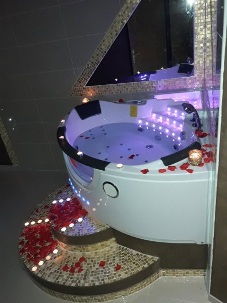 Le Love Spa, Lyon, France