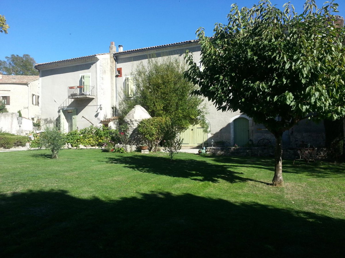 Hotel · Grange Voutée avec jardin, Mane