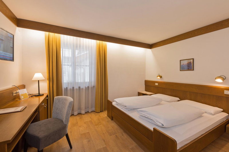 Hotel Mondschein, Sesto, Italy