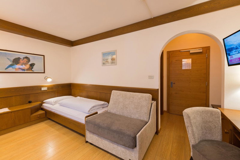 Hotel Mondschein, Sesto, Italy
