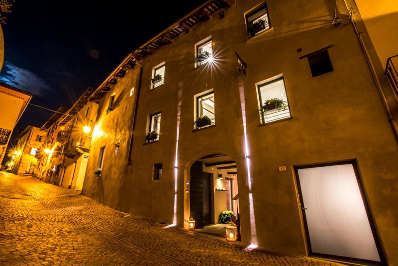Uve Rooms & Wine Bar, La Morra, Italy