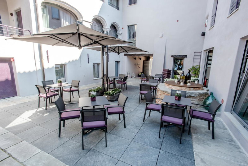 Uve Rooms & Wine Bar, La Morra, Italy