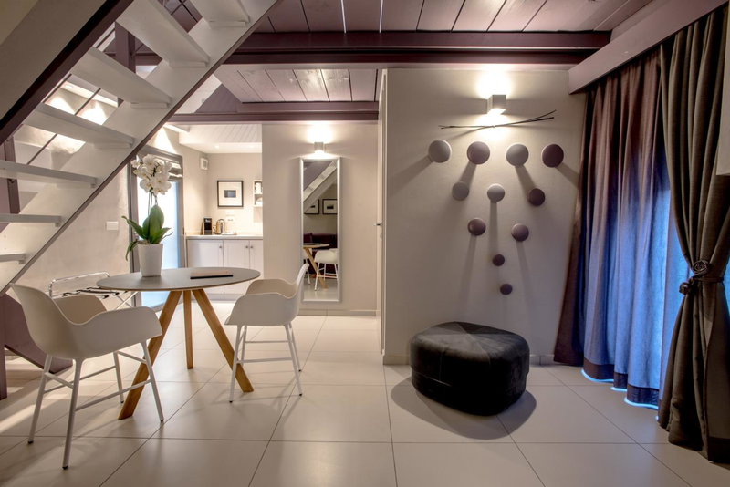 Uve Rooms & Wine Bar, La Morra, Italy