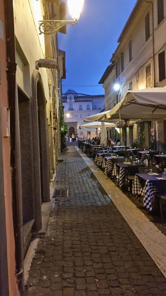 Il Raduno, Italy