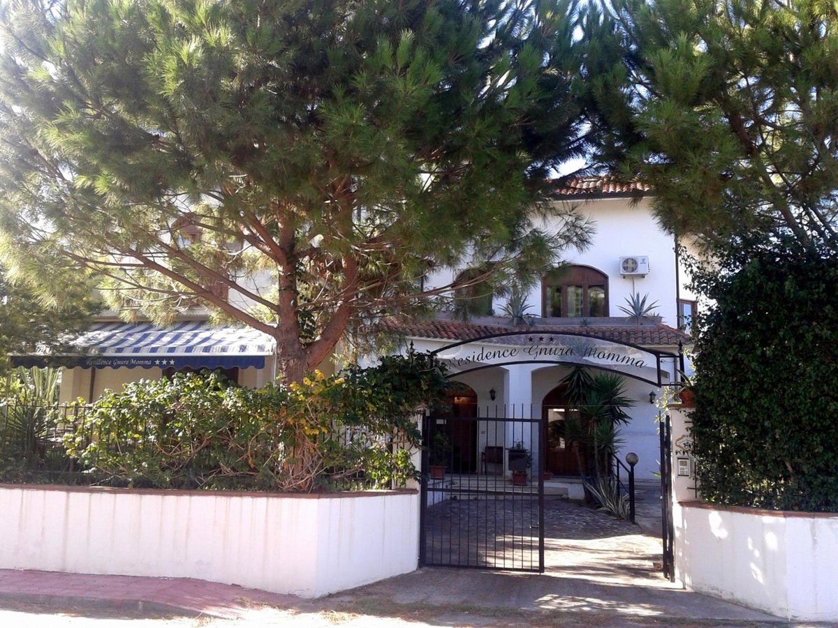 Hotel · Residence Gnura Momma, Locri