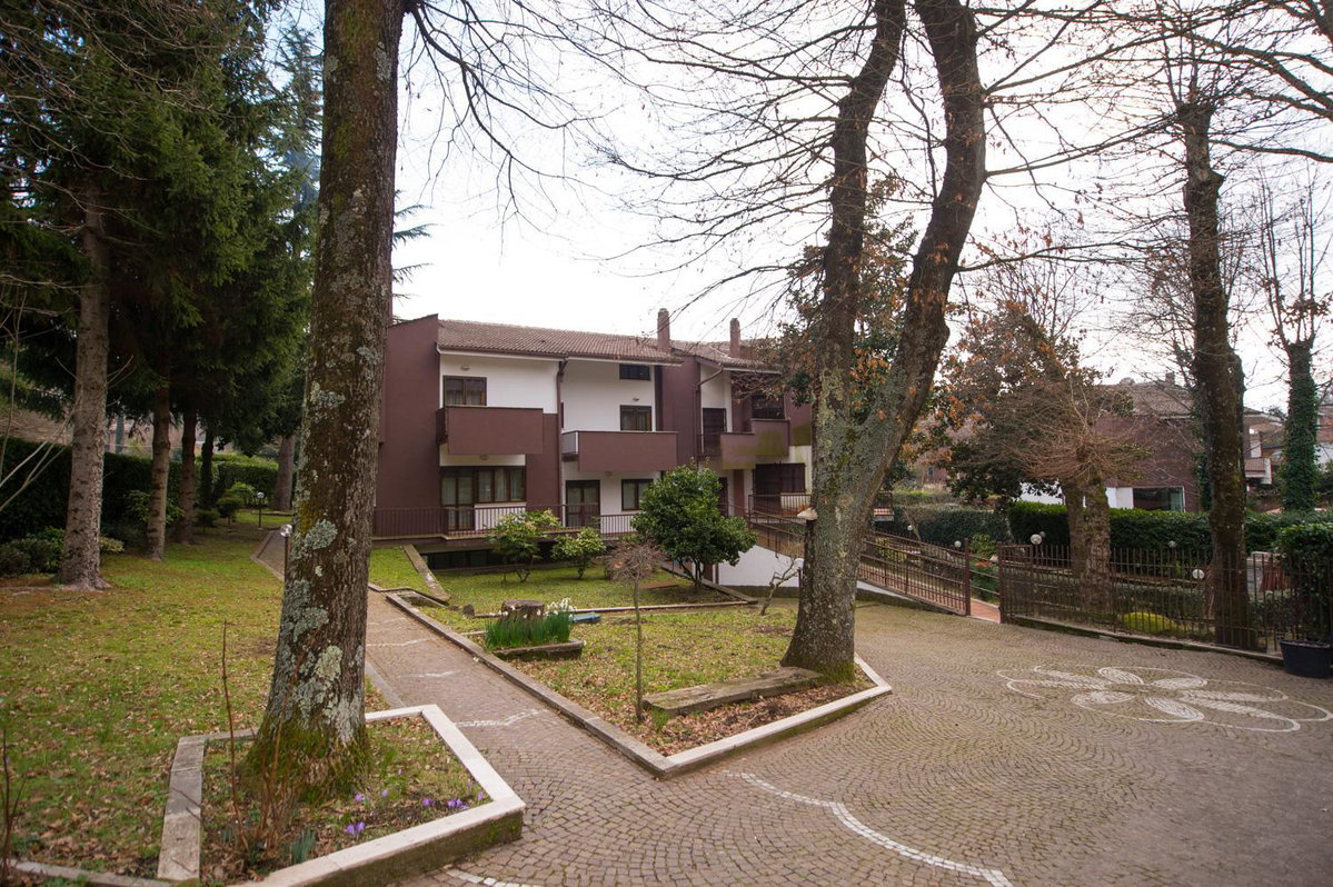 Maison 3g, Italy
