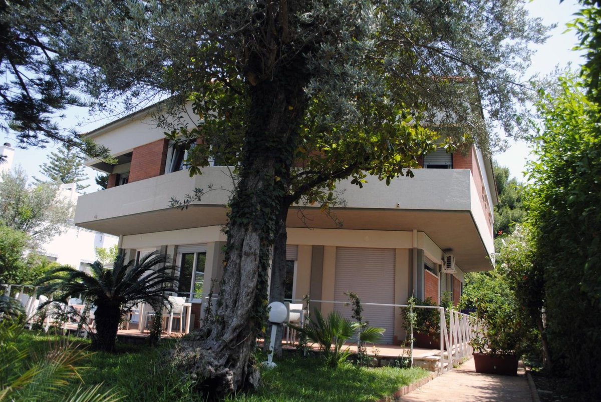 B&B Mondello Design, Italia
