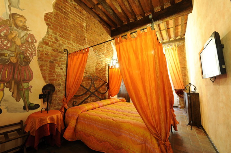 Antica Corte dei Principi Charming Rooms, Lucca, Italy