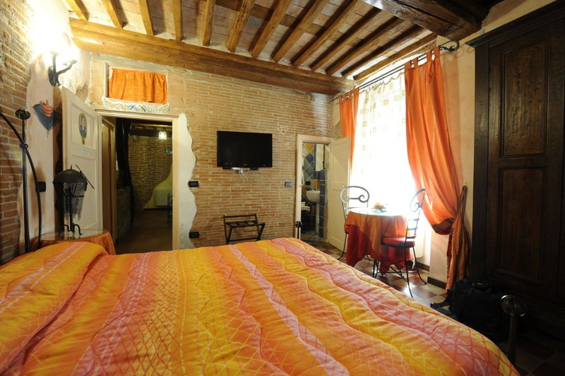 Antica Corte dei Principi Charming Rooms, Lucca, Italy