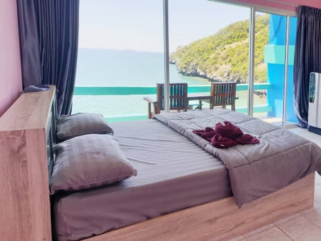 Sripitsanu Bungalows, Ko Sichang, Thailand