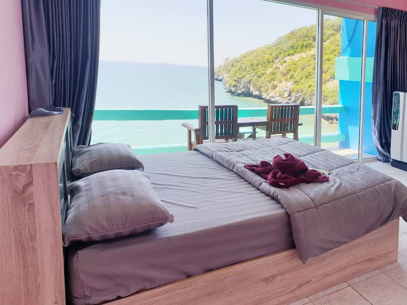 Sripitsanu Bungalows, Ko Sichang, Thailand