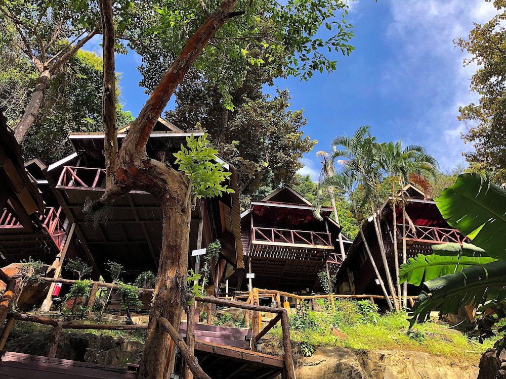 Phi Phi Ingphu Viewpoint Hotel, Thailand