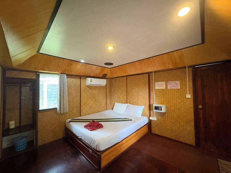 Phi Phi Ingphu Viewpoint Hotel, Krabi, Thailand