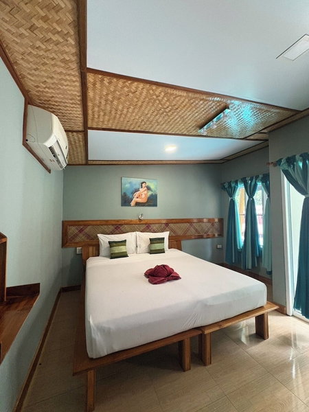Phi Phi Ingphu Viewpoint Hotel, Krabi, Thailand
