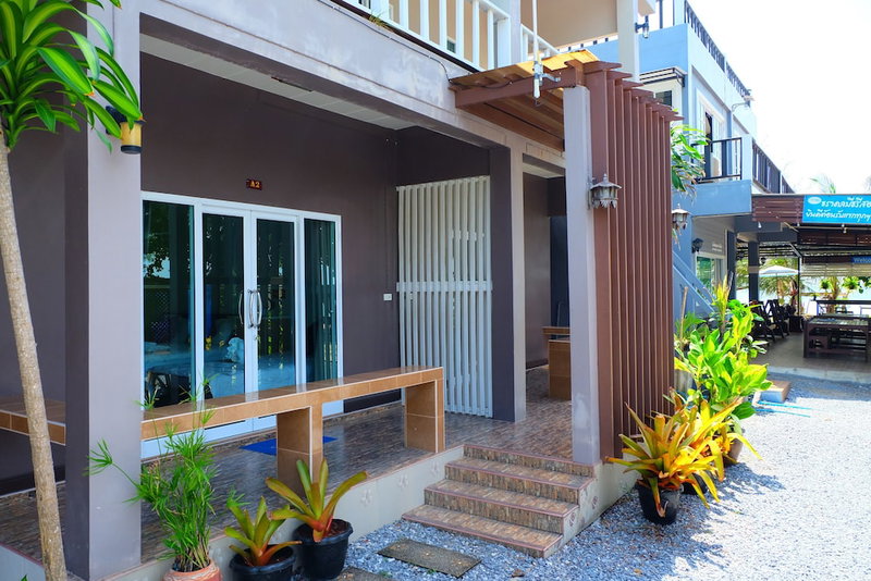 Tharadol Beach Resort, Tha Sala, Thailand