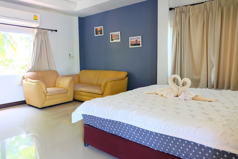 Tharadol Beach Resort, Tha Sala, Thailand