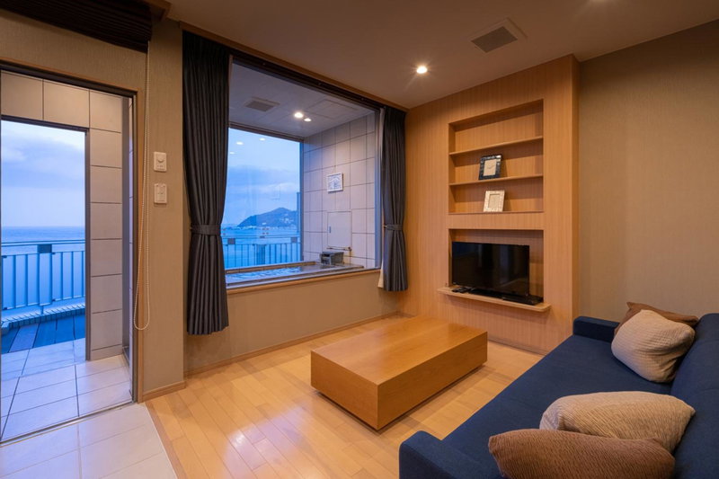Auberge Fontaine Bleau Atami, Atami, Japan