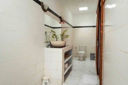 Cosy PRIVATE 3 BEDROOM vacation villa (5 mins to FINNS BEACH), Canggu, Indonesia