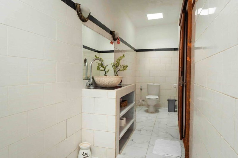 Cosy PRIVATE 3 BEDROOM vacation villa (5 mins to FINNS BEACH), Canggu, Indonesia