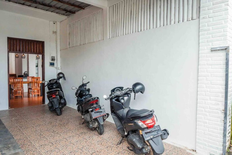 Cosy PRIVATE 3 BEDROOM vacation villa (5 mins to FINNS BEACH), Canggu, Indonesia