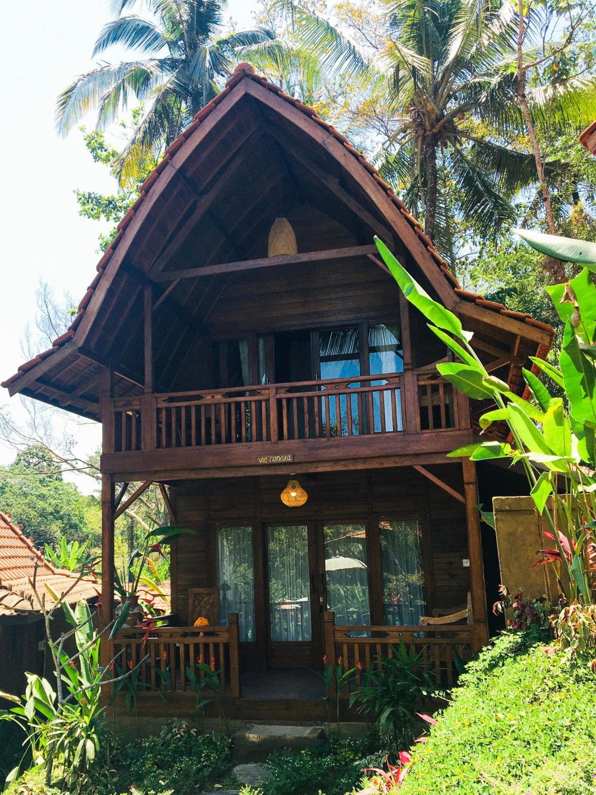 The Jungle Villa Family, Indonesia