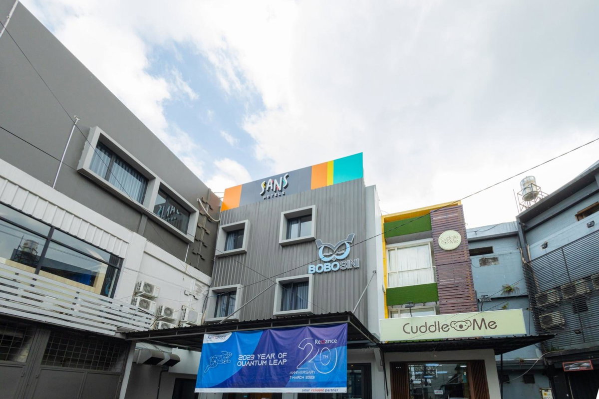 Hotel · Sans Hotel Bobosini Malang by RedDoorz, Malang