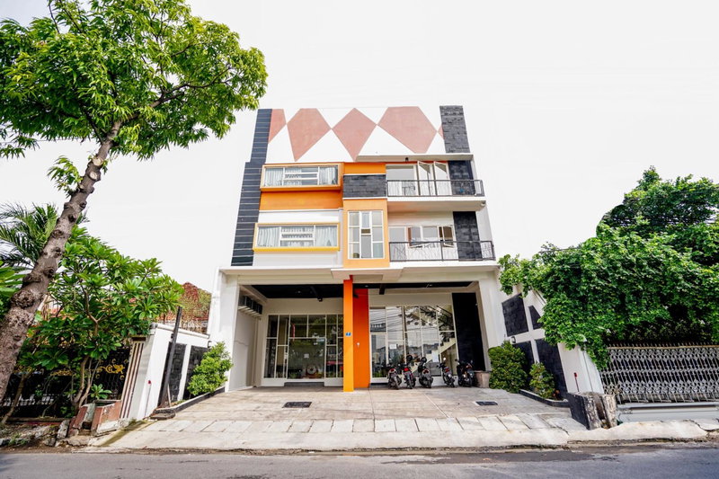 Hotel Pratisarawirya by The Loka, Surabaya, Indonesia