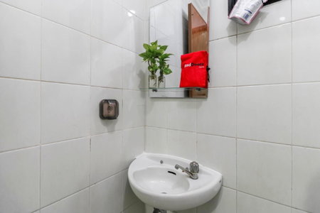 RedDoorz Plus near Trisakti University, Jakarta, Indonesia