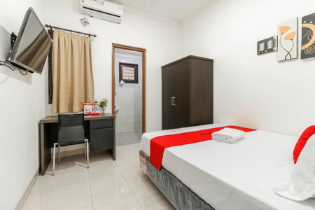 RedDoorz Plus near Trisakti University, Jakarta, Indonesia