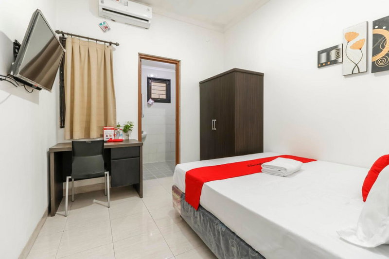 RedDoorz Plus near Trisakti University, Jakarta, Indonesia