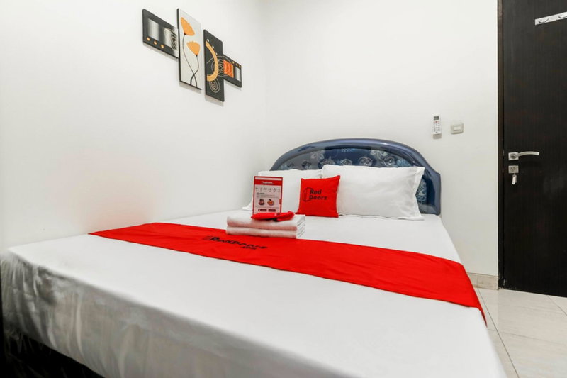 RedDoorz Plus near Trisakti University, Jakarta, Indonesia