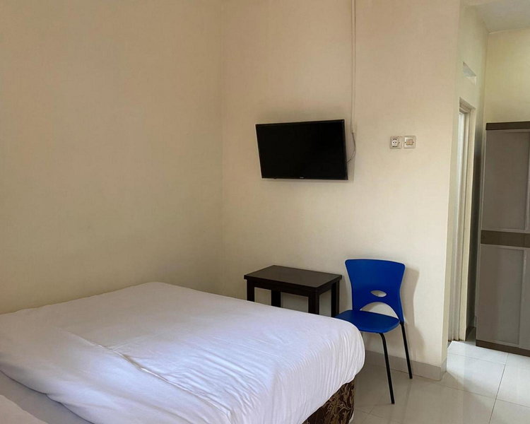 Jatiwinangun Homestay near GOR Satria Purwoketo Mitra RedDoorz, Purwokerto, Indonesia